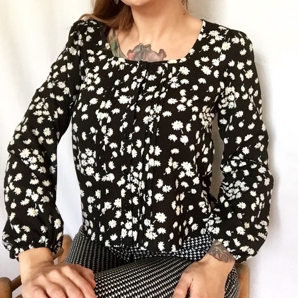 Daisy Bell Sleeve Top